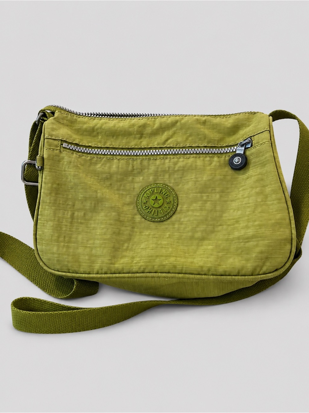 Kipling Callie cross body in hazard green moss
